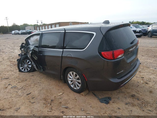 2019 Chrysler Pacifica Touring Plus მანქანა იყიდება აუქციონზე, vin: 2C4RC1FG2KR652099, აუქციონის ნომერი: 44726749
