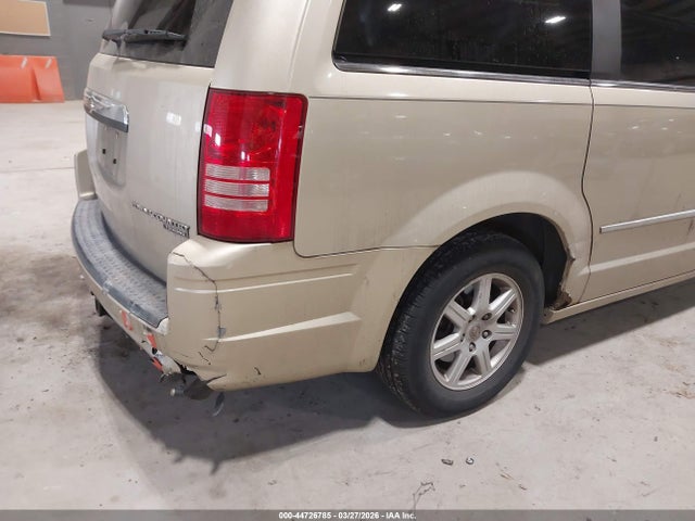 44726785 :رقم المزاد ، 2A4RR8DXXAR421809 vin ، 2010 Chrysler Town & Country Touring Plus مزاد بيع