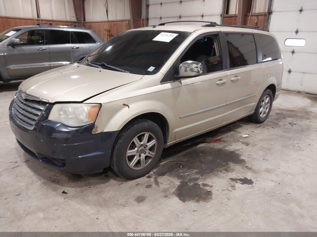 44726785 :رقم المزاد ، 2A4RR8DXXAR421809 vin ، 2010 Chrysler Town & Country Touring Plus مزاد بيع