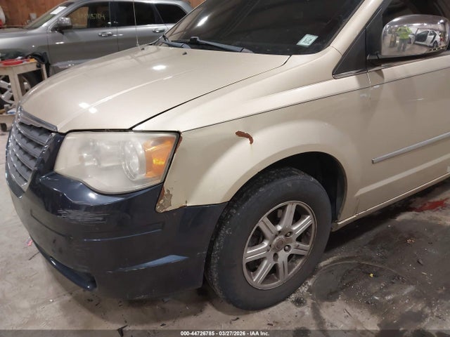 44726785 :رقم المزاد ، 2A4RR8DXXAR421809 vin ، 2010 Chrysler Town & Country Touring Plus مزاد بيع