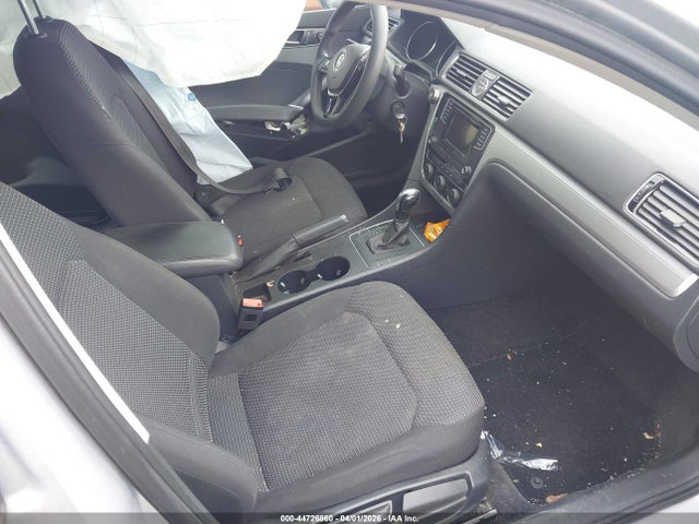 Продаж на аукціоні авто 2017 Volkswagen Passat 1.8t S, vin: 1VWAT7A31HC016972, номер лоту: 44726860
