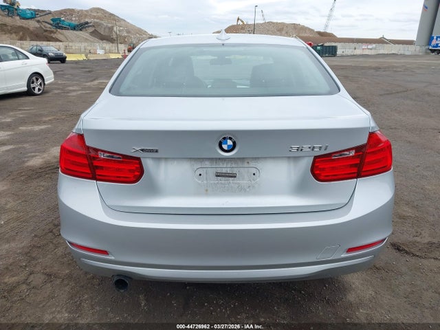44726962 :رقم المزاد ، WBA3C3G56FNS73671 vin ، 2015 Bmw 320i Xdrive مزاد بيع