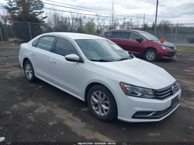 2017 VOLKSWAGEN PASSAT 1VWAT7A35HC039297