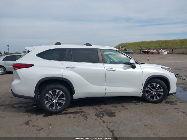 Toyota Highlander Xle 2023 5TDKDRAH8PS512313 Image 13