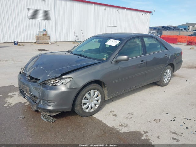 2005 Toyota Camry Le მანქანა იყიდება აუქციონზე, vin: 4T1BE32K35U585081, აუქციონის ნომერი: 44727115