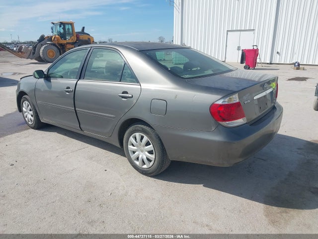 2005 Toyota Camry Le მანქანა იყიდება აუქციონზე, vin: 4T1BE32K35U585081, აუქციონის ნომერი: 44727115