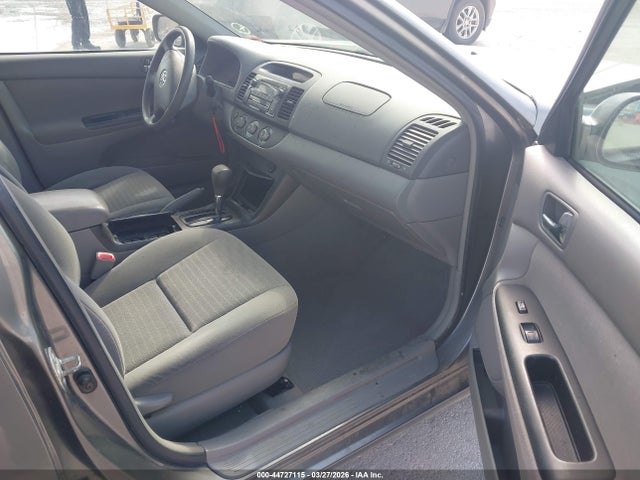 2005 Toyota Camry Le მანქანა იყიდება აუქციონზე, vin: 4T1BE32K35U585081, აუქციონის ნომერი: 44727115