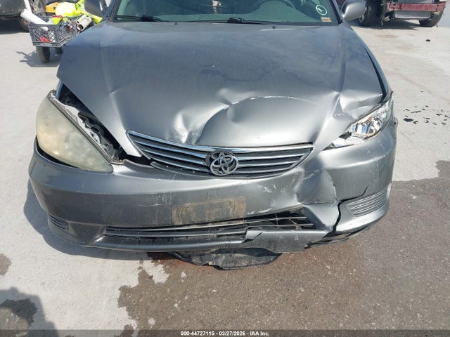 2005 Toyota Camry Le მანქანა იყიდება აუქციონზე, vin: 4T1BE32K35U585081, აუქციონის ნომერი: 44727115