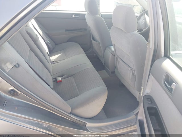 2005 Toyota Camry Le მანქანა იყიდება აუქციონზე, vin: 4T1BE32K35U585081, აუქციონის ნომერი: 44727115