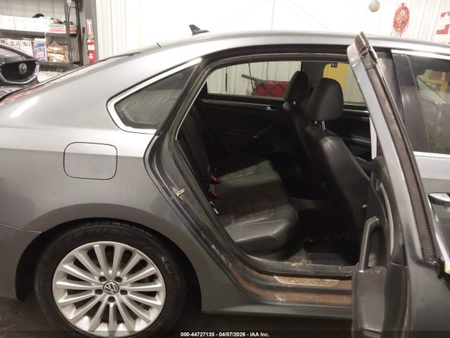 1VWBT7A32GC003408 Volkswagen Passat 1.8t Se