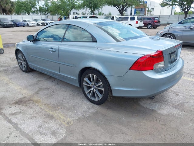 2011 VOLVO C70 YV1672MC4BJ117514 Photo 2
