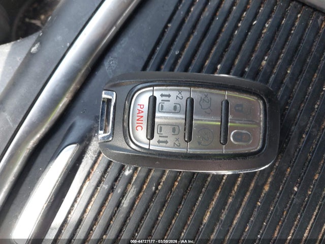 2019 Chrysler Pacifica Limited მანქანა იყიდება აუქციონზე, vin: 2C4RC1GG1KR732086, აუქციონის ნომერი: 44727177