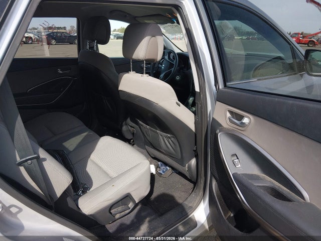 KM8SMDHF1HU176066 Hyundai Santa Fe Se
