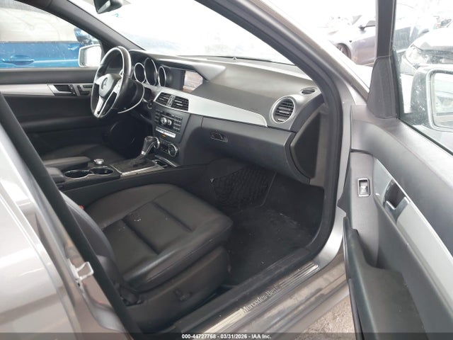 44727768 :رقم المزاد ، WDDGF4HBXCA712742 vin ، 2012 Mercedes-benz C 250 Sport مزاد بيع