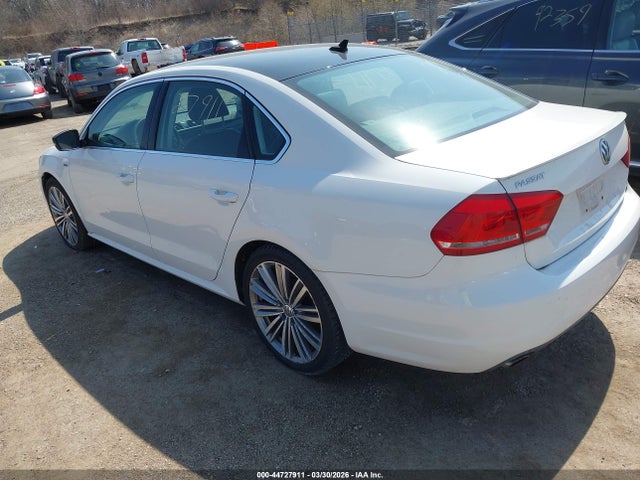2015 VOLKSWAGEN PASSAT 1VWBT7A30FC026846 Photo 2