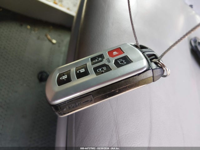 44727952 :رقم المزاد ، 5TDYZ3DC6HS821207 vin ، 2017 Toyota Sienna Xle 8 Passenger مزاد بيع