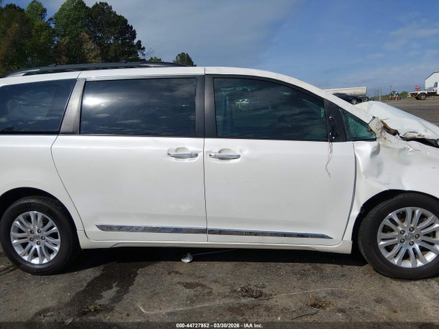 44727952 :رقم المزاد ، 5TDYZ3DC6HS821207 vin ، 2017 Toyota Sienna Xle 8 Passenger مزاد بيع