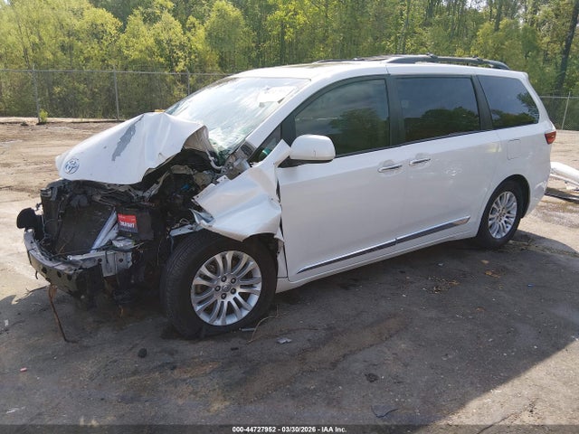 44727952 :رقم المزاد ، 5TDYZ3DC6HS821207 vin ، 2017 Toyota Sienna Xle 8 Passenger مزاد بيع
