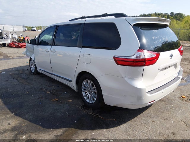 44727952 :رقم المزاد ، 5TDYZ3DC6HS821207 vin ، 2017 Toyota Sienna Xle 8 Passenger مزاد بيع