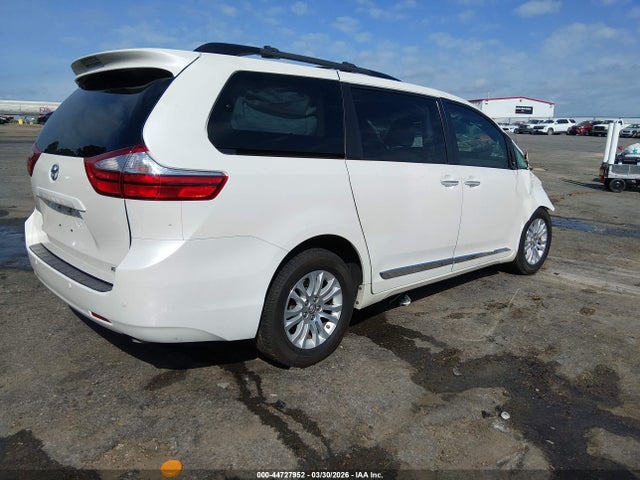 44727952 :رقم المزاد ، 5TDYZ3DC6HS821207 vin ، 2017 Toyota Sienna Xle 8 Passenger مزاد بيع