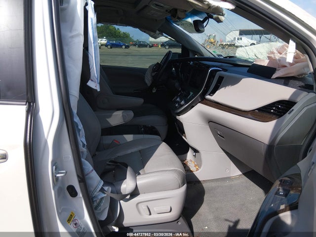 44727952 :رقم المزاد ، 5TDYZ3DC6HS821207 vin ، 2017 Toyota Sienna Xle 8 Passenger مزاد بيع