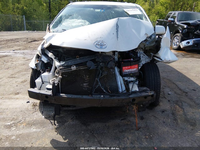 44727952 :رقم المزاد ، 5TDYZ3DC6HS821207 vin ، 2017 Toyota Sienna Xle 8 Passenger مزاد بيع