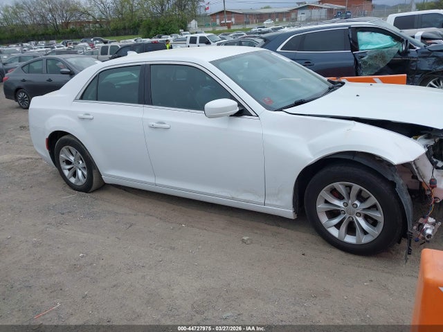44727975 :رقم المزاد ، 2C3CCAAG4FH807149 vin ، 2015 Chrysler 300 Limited مزاد بيع