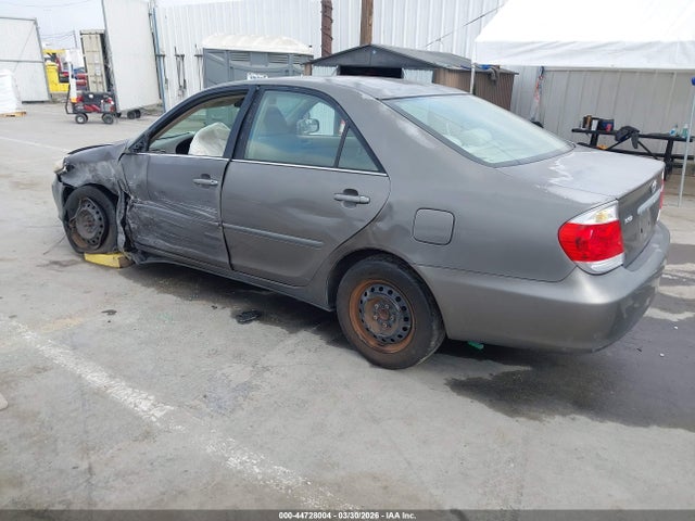 2005 TOYOTA CAMRY 4T1BE32K35U526094 Photo 2