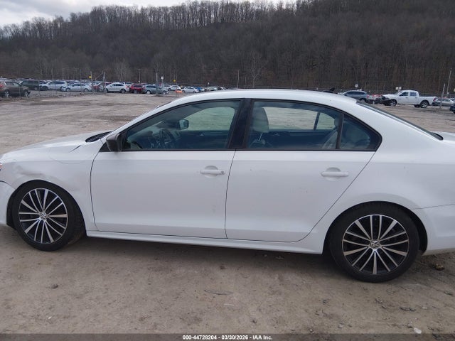44728204 :رقم المزاد ، 3VWB17AJ5GM287359 vin ، 2016 Volkswagen Jetta 1.8t Sport مزاد بيع
