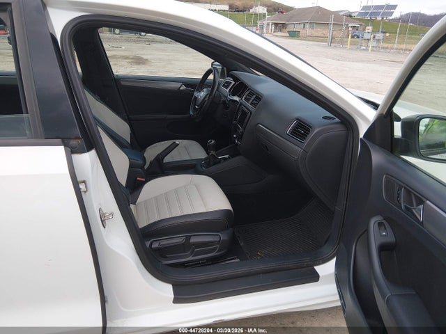 44728204 :رقم المزاد ، 3VWB17AJ5GM287359 vin ، 2016 Volkswagen Jetta 1.8t Sport مزاد بيع