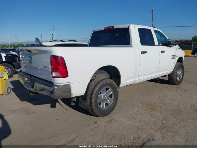 2016 RAM 2500 3C6UR5CL7GG129277 Photo 3