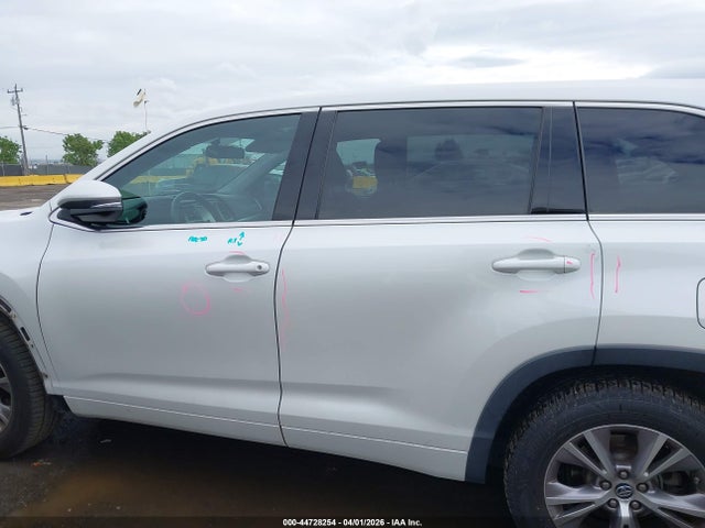 Toyota Highlander Le Plus V6 2016 5TDBKRFH1GS261942 Image 15