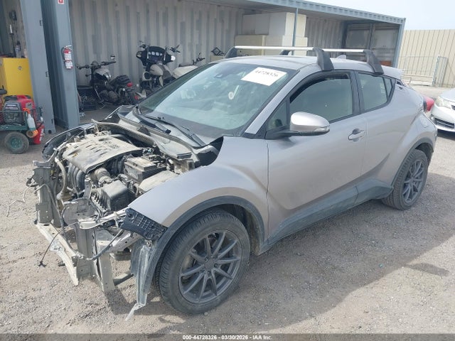 Toyota C-HR LE 2019 JTNKHMBX0K1032801 Image 2
