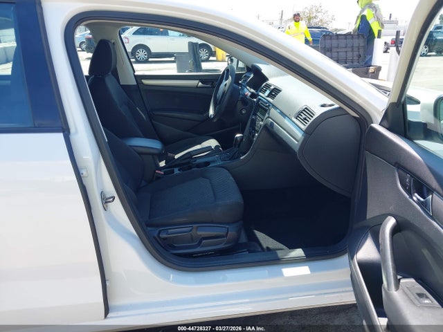 Продажа на аукционе авто 2014 Volkswagen Passat 1.8t S, vin: 1VWAT7A33EC089689, номер лота: 44728327