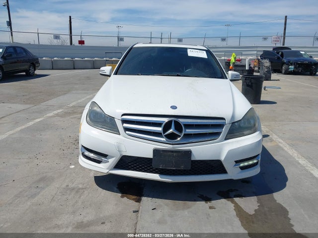 2013 Mercedes-benz C 250 Sport მანქანა იყიდება აუქციონზე, vin: WDDGF4HB2DR261034, აუქციონის ნომერი: 44728352