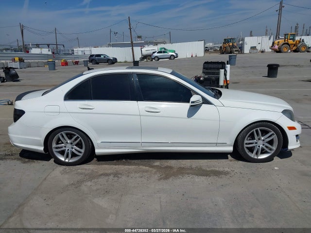 2013 Mercedes-benz C 250 Sport მანქანა იყიდება აუქციონზე, vin: WDDGF4HB2DR261034, აუქციონის ნომერი: 44728352