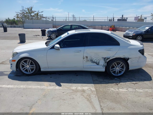 2013 Mercedes-benz C 250 Sport მანქანა იყიდება აუქციონზე, vin: WDDGF4HB2DR261034, აუქციონის ნომერი: 44728352