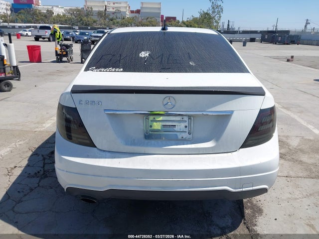 2013 Mercedes-benz C 250 Sport მანქანა იყიდება აუქციონზე, vin: WDDGF4HB2DR261034, აუქციონის ნომერი: 44728352