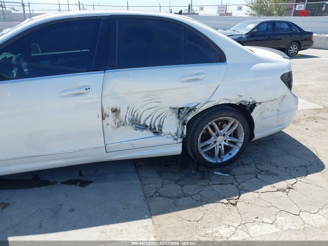 2013 Mercedes-benz C 250 Sport მანქანა იყიდება აუქციონზე, vin: WDDGF4HB2DR261034, აუქციონის ნომერი: 44728352