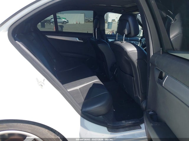 2013 Mercedes-benz C 250 Sport მანქანა იყიდება აუქციონზე, vin: WDDGF4HB2DR261034, აუქციონის ნომერი: 44728352