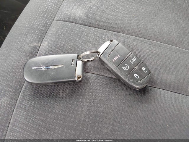 Продаж на аукціоні авто 2015 Chrysler 200 Limited, vin: 1C3CCCAB0FN562261, номер лоту: 44728381