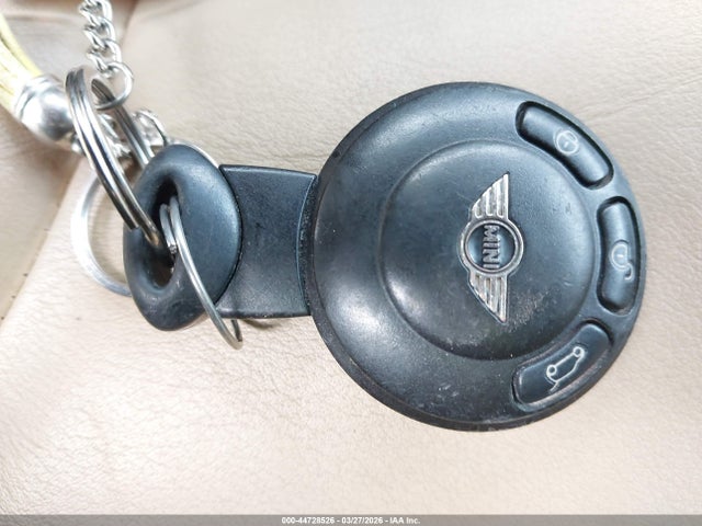 2009 MINI COOPER WMWMF335X9TW70219 Photo 10