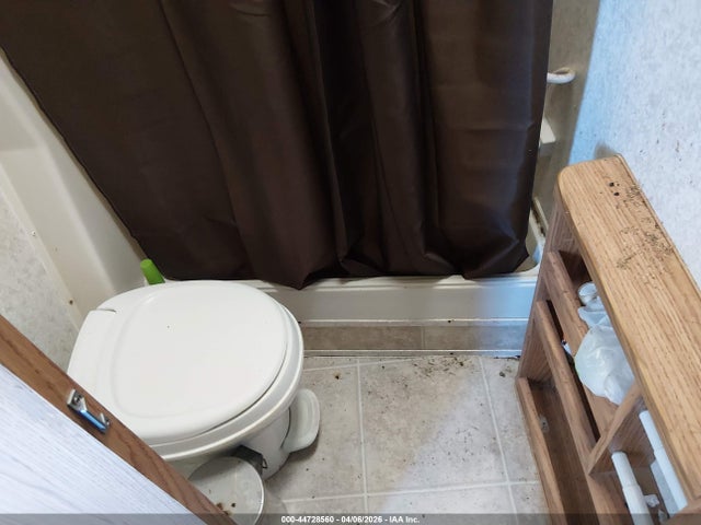 Продажа на аукционе авто 2007 Weekend Warrior Super Lite 2300fs Toy Hauler Travel Trailer, vin: 5HRFF23207C017974, номер лота: 44728560