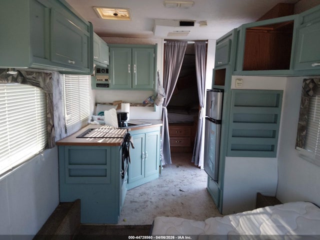 Продажа на аукционе авто 2007 Weekend Warrior Super Lite 2300fs Toy Hauler Travel Trailer, vin: 5HRFF23207C017974, номер лота: 44728560