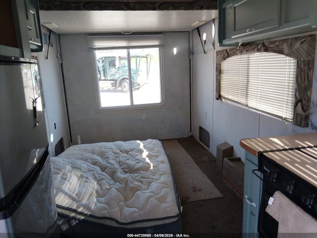 Продажа на аукционе авто 2007 Weekend Warrior Super Lite 2300fs Toy Hauler Travel Trailer, vin: 5HRFF23207C017974, номер лота: 44728560