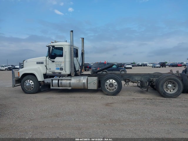 44728570 :رقم المزاد ، 1M2AN07C3DM012269 vin ، 2013 Mack 600 Chu600 مزاد بيع