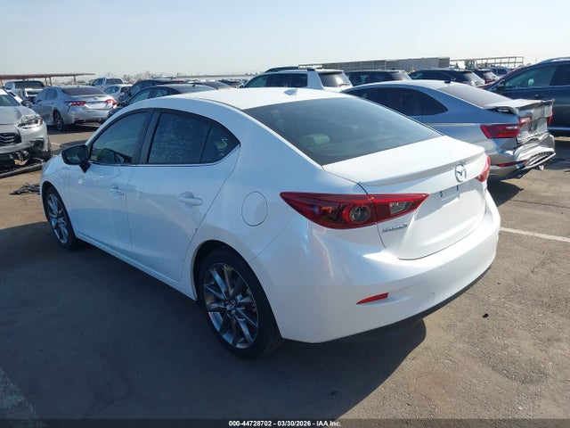 3MZBN1W31JM173362 Mazda Mazda3 Grand Touring