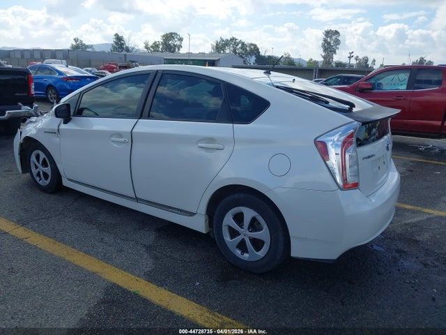 Toyota Prius Two 2014 JTDKN3DU2E0381219 Image 3