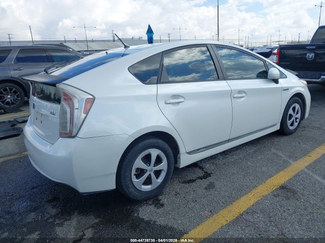 Toyota Prius Two 2014 JTDKN3DU2E0381219 Image 4