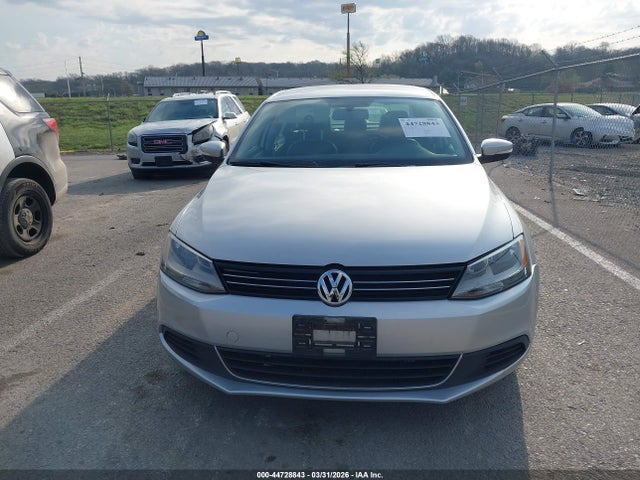 2013 Volkswagen Jetta 2.5l Se მანქანა იყიდება აუქციონზე, vin: 3VWDX7AJ2DM256704, აუქციონის ნომერი: 44728843